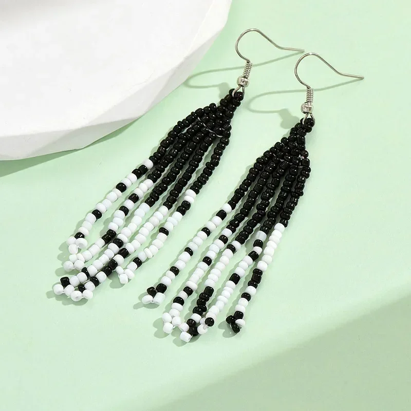 2025 Handmade Bead Earrings Tassel Black White Splicing Retro Tidal Simplicity Hand Weaving Bohemia Beaded Earrings For Women
2025 Handmade Bead Earrings Tassel Black White Splicing Retro Tidal Simplicity Hand Weaving Bohemia Beaded Earrings For Women