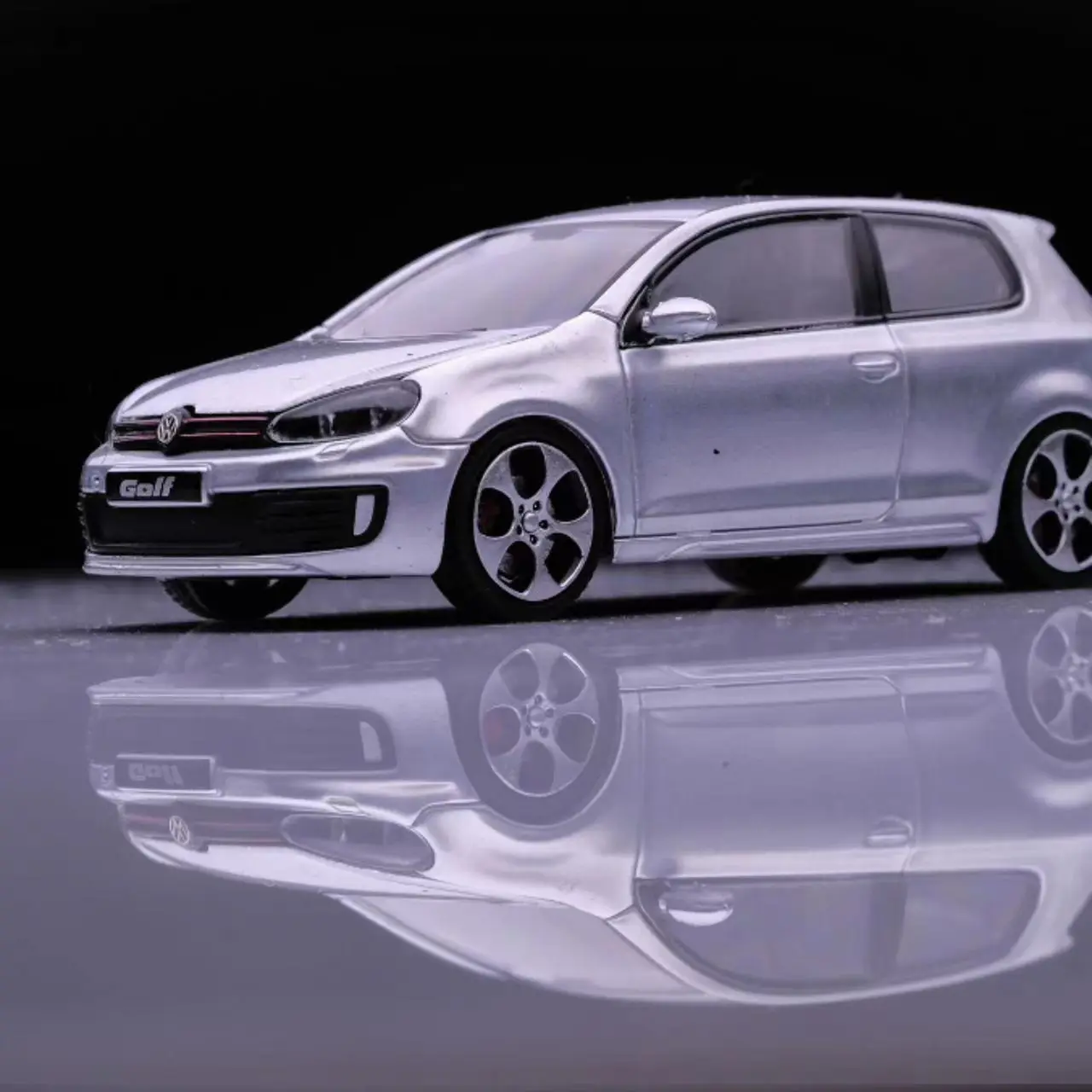 Тележка Maxwell 1/64 Golf GOLF GTI MK6, двухдверная модель капота, которую можно открыть
Тележка Maxwell 1/64 Golf GOLF GTI MK6, двухдверная модель капота, которую можно открыть