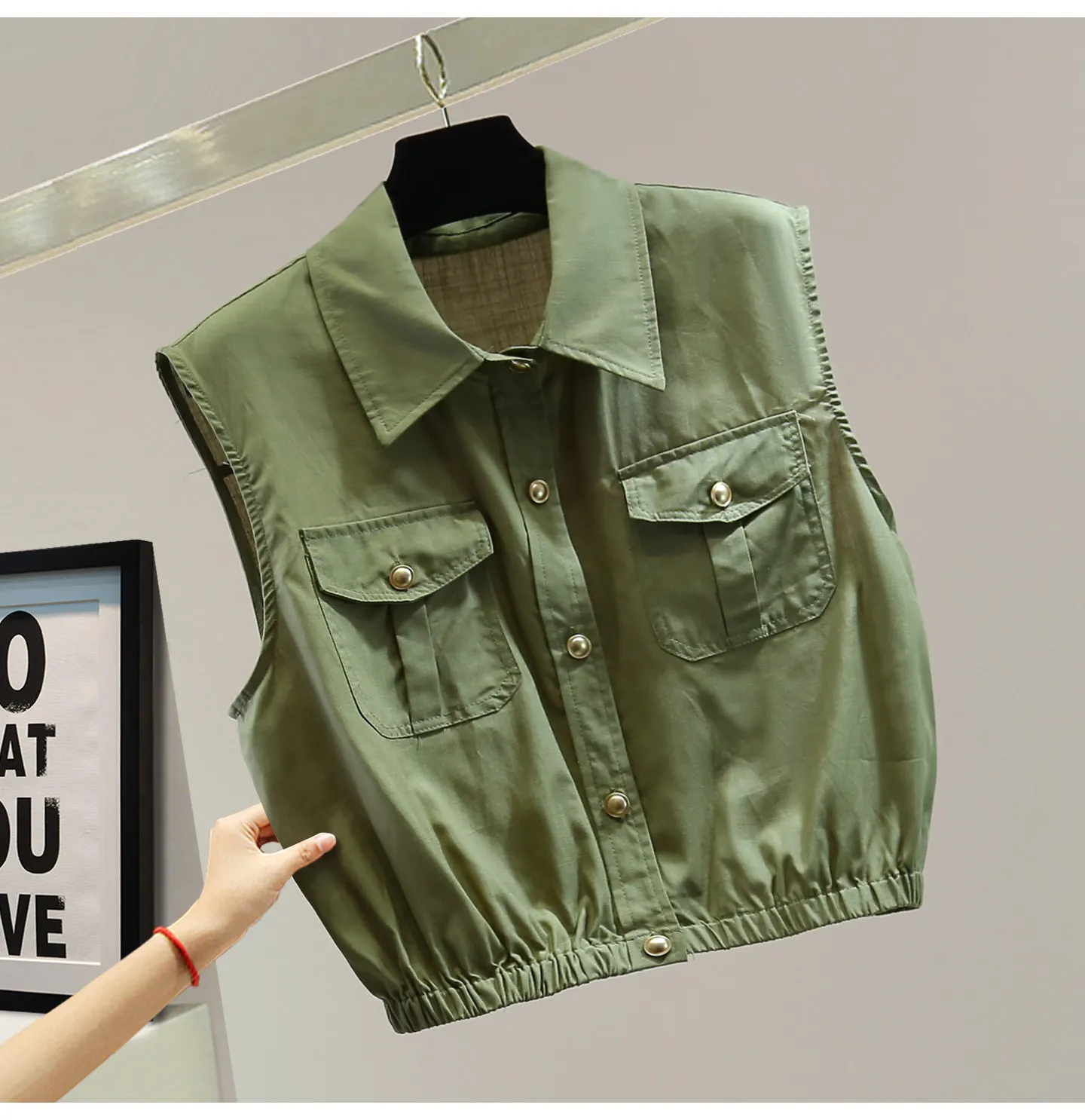 Pocket Waist-cinching Sleeveless Blouse 2026 Summer Slimming High-waisted Cropped Metallic Buttons Women's Vest Trendy Green Top
Pocket Waist-cinching Sleeveless Blouse 2026 Summer Slimming High-waisted Cropped Metallic Buttons Women's Vest Trendy Green Top