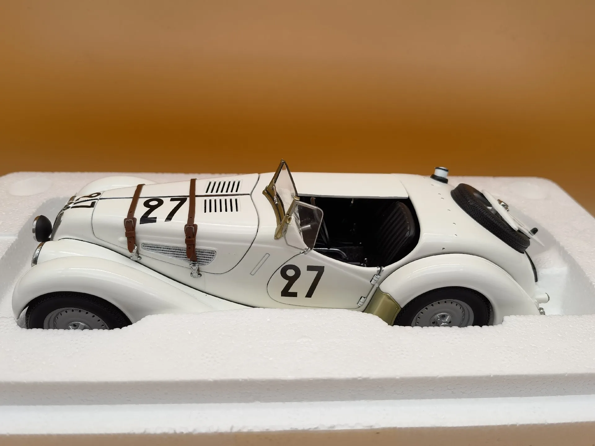 Autoart 1:18 328 Roadster Le Mans #27 1939 Simulation Limited Edition All Open Alloy Metal Static Car Model Toy Gift
Autoart 1:18 328 Roadster Le Mans #27 1939 Simulation Limited Edition All Open Alloy Metal Static Car Model Toy Gift