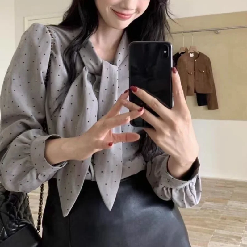 French Retro Polka Dot Knotted Strap Shirt for Women in Autumn Loose Commuting Temperament High-end Design Shirt Top
French Retro Polka Dot Knotted Strap Shirt for Women in Autumn Loose Commuting Temperament High-end Design Shirt Top