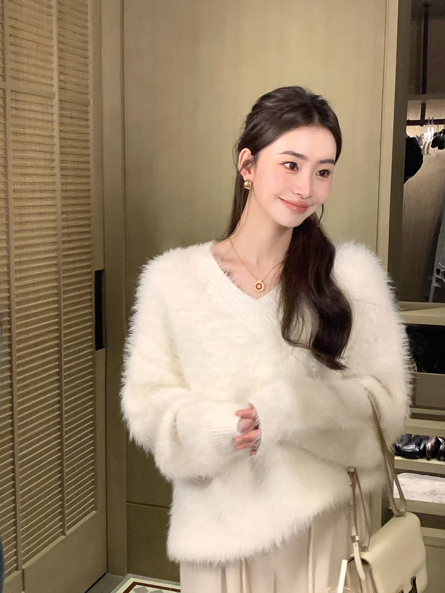 Pusumede Soft Lazy Plu Fur V-ne Pullover Sweater Women Comfortable Long Sve Loose Fit Knitted Top for Spring
Pusumede Soft Lazy Plu Fur V-ne Pullover Sweater Women Comfortable Long Sve Loose Fit Knitted Top for Spring