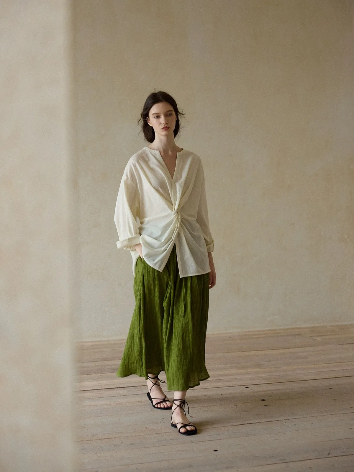 Free Spirit Holiday Style White Shirt Knot Design Summer New Arrival Women's Loose Fit Long Sleeve V-Neck Mid-Length Shirt
Free Spirit Holiday Style White Shirt Knot Design Summer New Arrival Women's Loose Fit Long Sleeve V-Neck Mid-Length Shirt