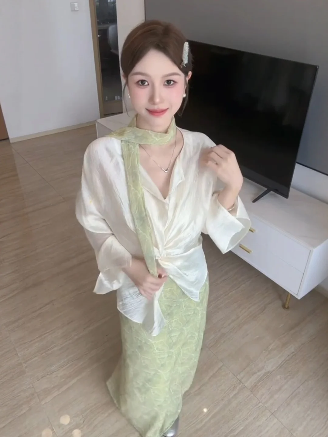 Vacation Style Thin Sun Protection Shirt V-Neck Knot Design Slimming Waist Summer Elegant Match All Cotton Long Sleeve Top
Vacation Style Thin Sun Protection Shirt V-Neck Knot Design Slimming Waist Summer Elegant Match All Cotton Long Sleeve Top