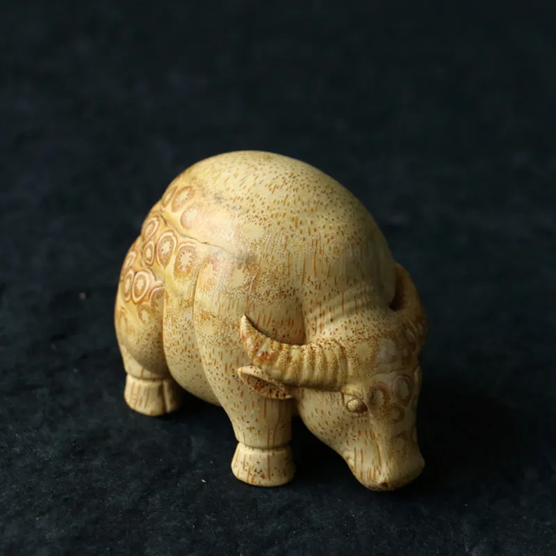 Purely hand-carved "bullish" bamboo root carving hand handle bamboo to play with
Purely hand-carved "bullish" bamboo root carving hand handle bamboo to play with