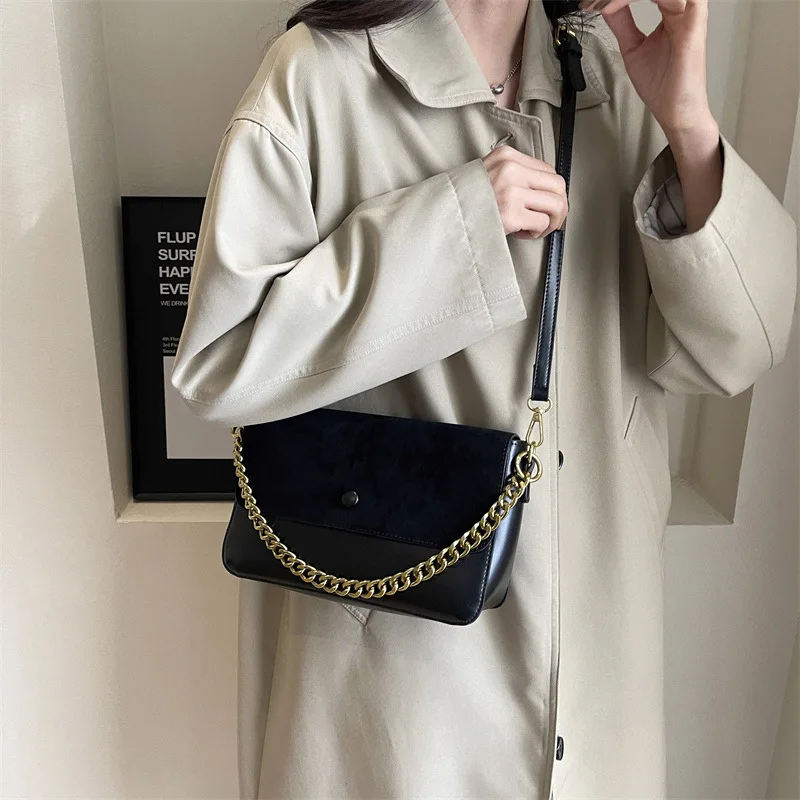 1pc 2026 Trendy Two-Tone Suede & Leather Crossbody Bag for Women - Multi-Color, Chunky Chain Strap, Retro Casual Daily Style
1pc 2026 Trendy Two-Tone Suede & Leather Crossbody Bag for Women - Multi-Color, Chunky Chain Strap, Retro Casual Daily Style
