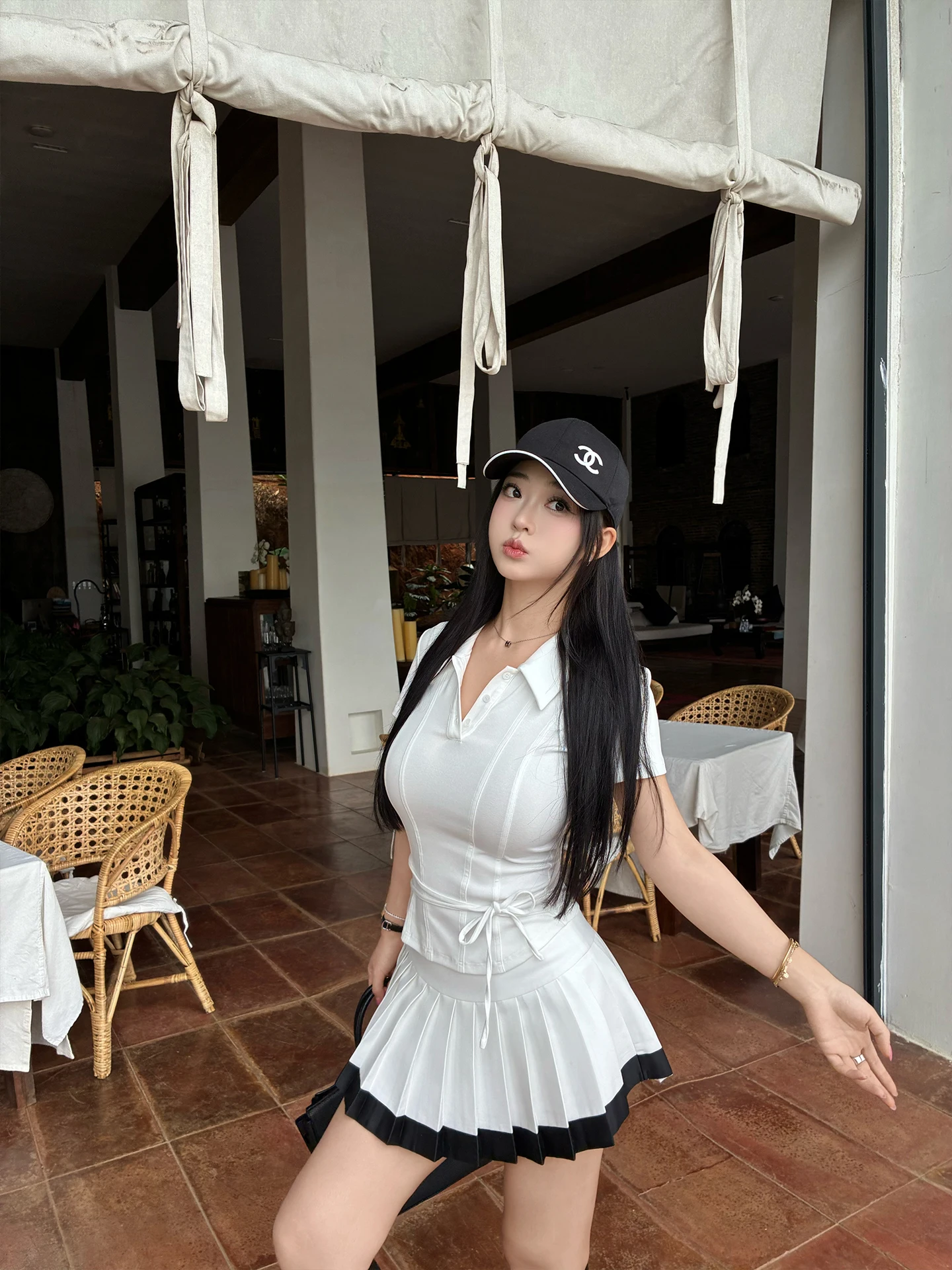 Cherry Micro-fat Neck T-shirt Belted Skirt Set Short Sleeve Slim Fit Summer Fashion Women's Two-piece Suit Black White
Cherry Micro-fat Neck T-shirt Belted Skirt Set Short Sleeve Slim Fit Summer Fashion Women's Two-piece Suit Black White