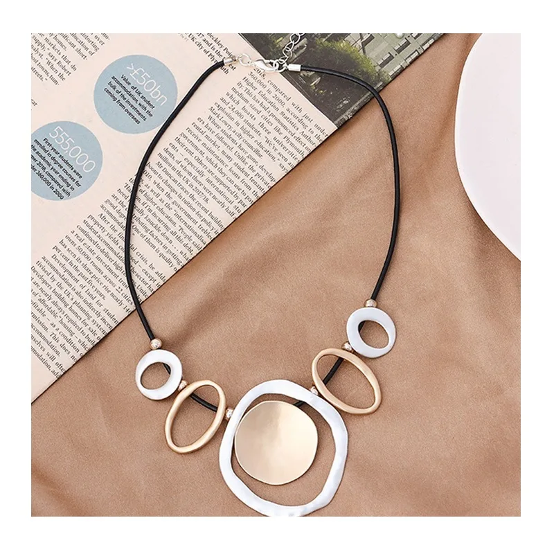 New Metal Necklace Alloy Popular Jewelry Exaggerated Necklace High-end Jewelry Foreign Trade Short Necklace
New Metal Necklace Alloy Popular Jewelry Exaggerated Necklace High-end Jewelry Foreign Trade Short Necklace