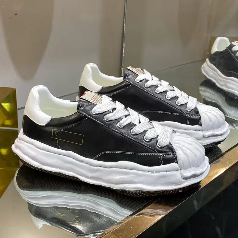 Dissolved Shoes, Shell Toe Canvas Shoes, Unisex Height Increasing Thick Sole Leather Casual Couple Board Shoes, Sports Shoes
Dissolved Shoes, Shell Toe Canvas Shoes, Unisex Height Increasing Thick Sole Leather Casual Couple Board Shoes, Sports Shoes