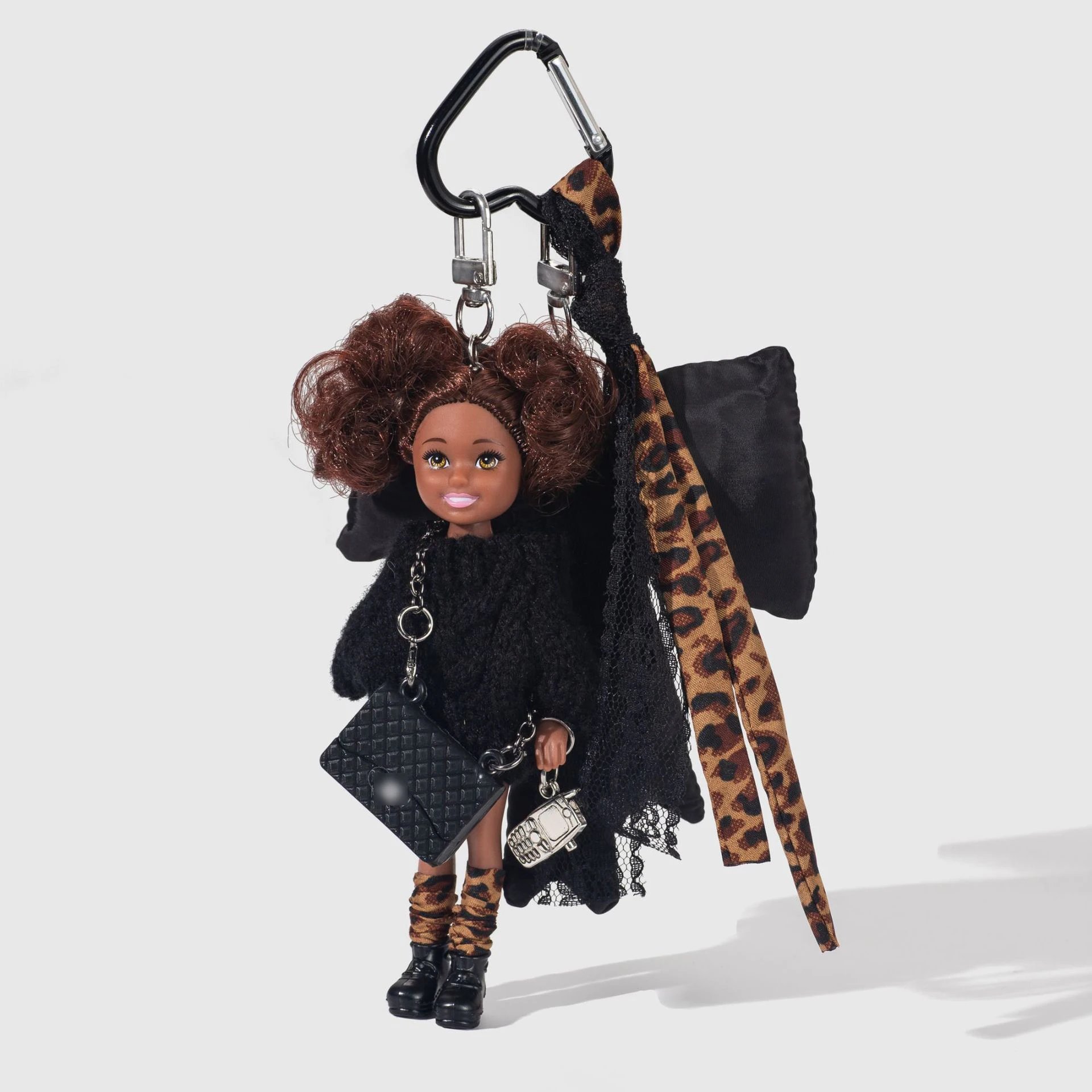 Ins милый сладкий крутой африканский черный кожаный кукла принцесса кукла кулон брелок 1/12 BJD кукла модный маленький ароматный стиль кулон
Ins милый сладкий крутой африканский черный кожаный кукла принцесса кукла кулон брелок 1/12 BJD кукла модный маленький ароматный стиль кулон