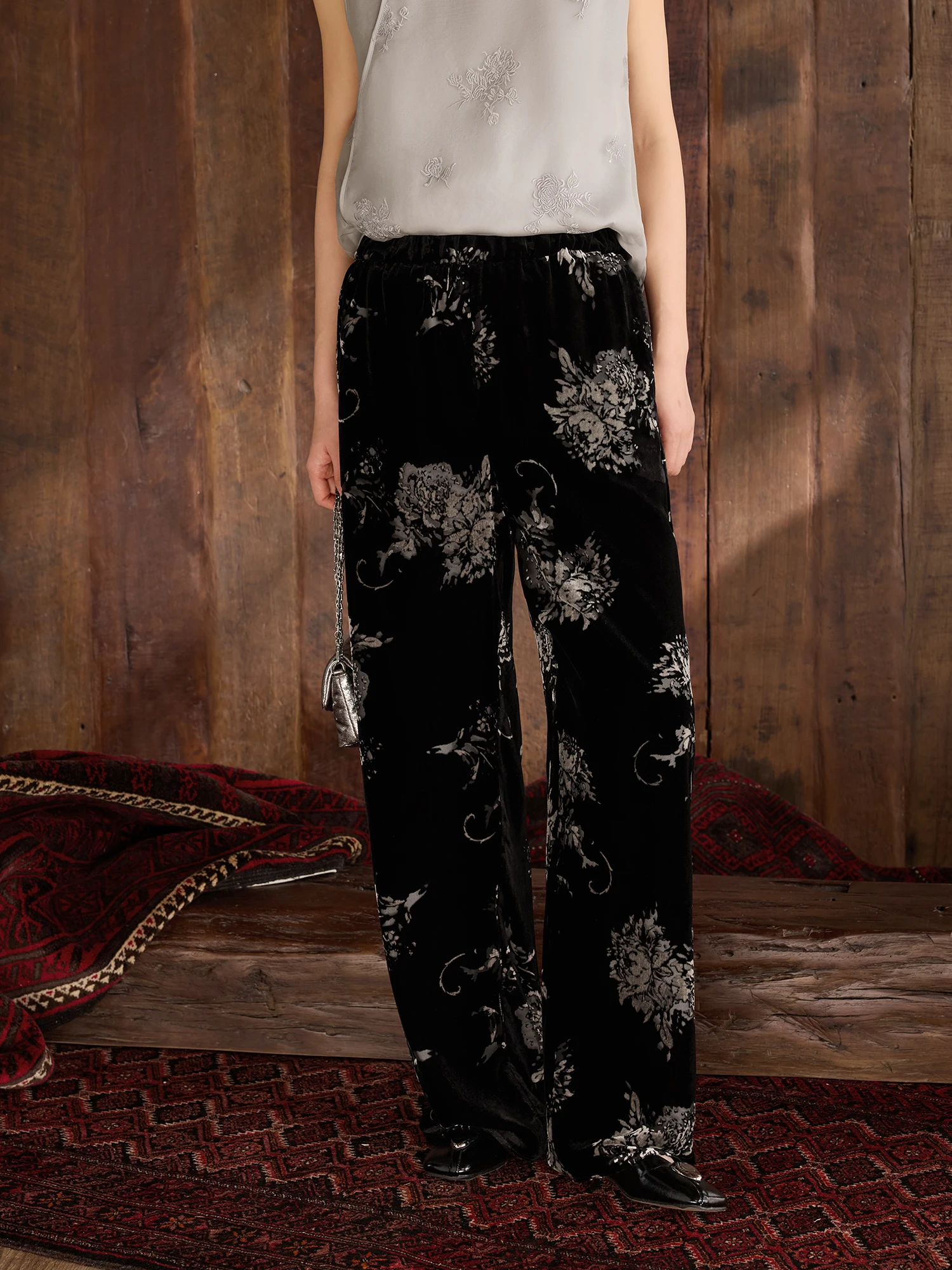 Summer New Style Casual Velvet Wide Leg Pants Women's 3D Texture Floral Print Comfortable Breathable Long Trousers
Summer New Style Casual Velvet Wide Leg Pants Women's 3D Texture Floral Print Comfortable Breathable Long Trousers