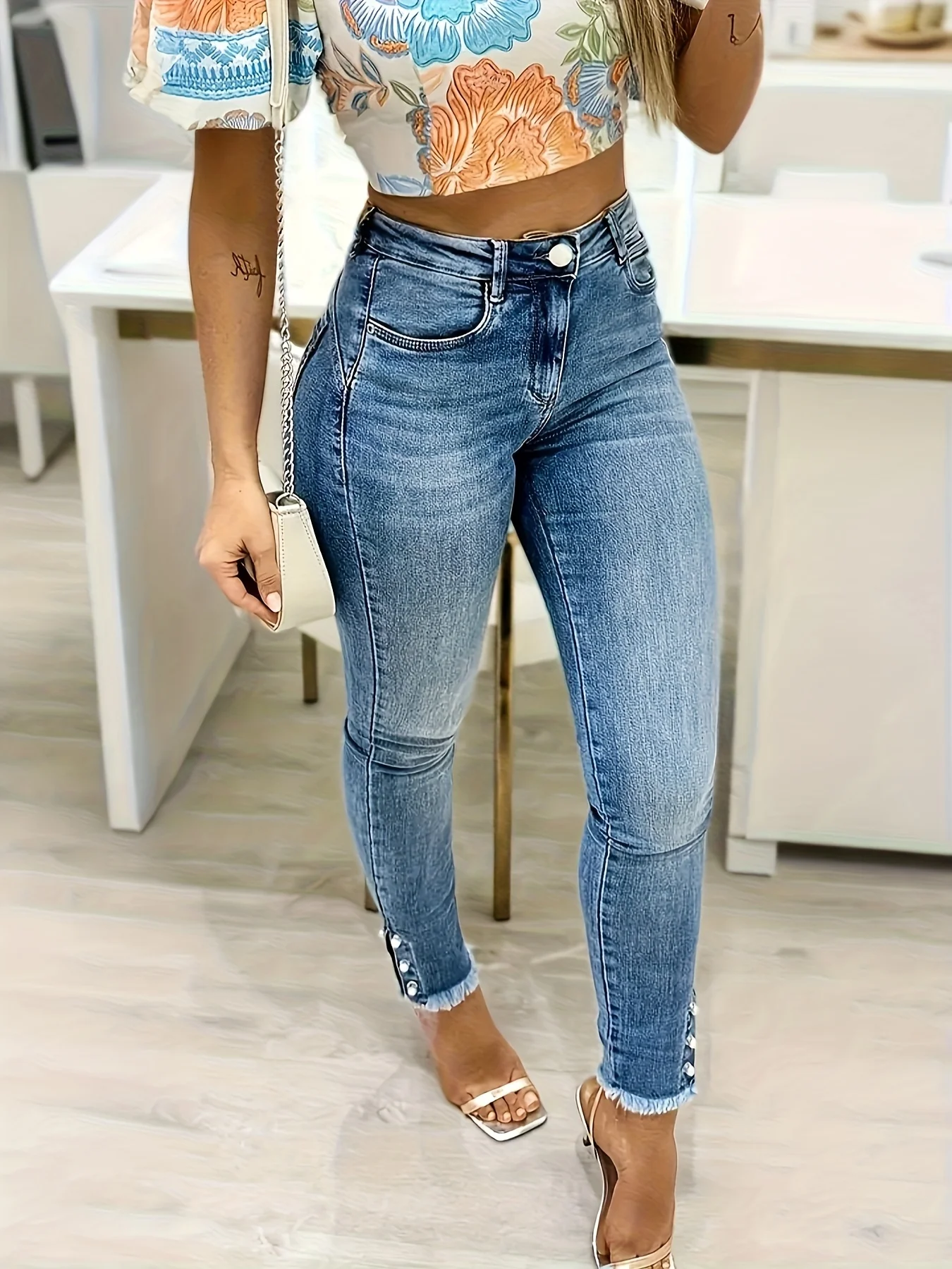 Women's retro vintage skinny washed jeans with pearl embellishment, mid-rise, stretchy, casual everyday wear
Women's retro vintage skinny washed jeans with pearl embellishment, mid-rise, stretchy, casual everyday wear