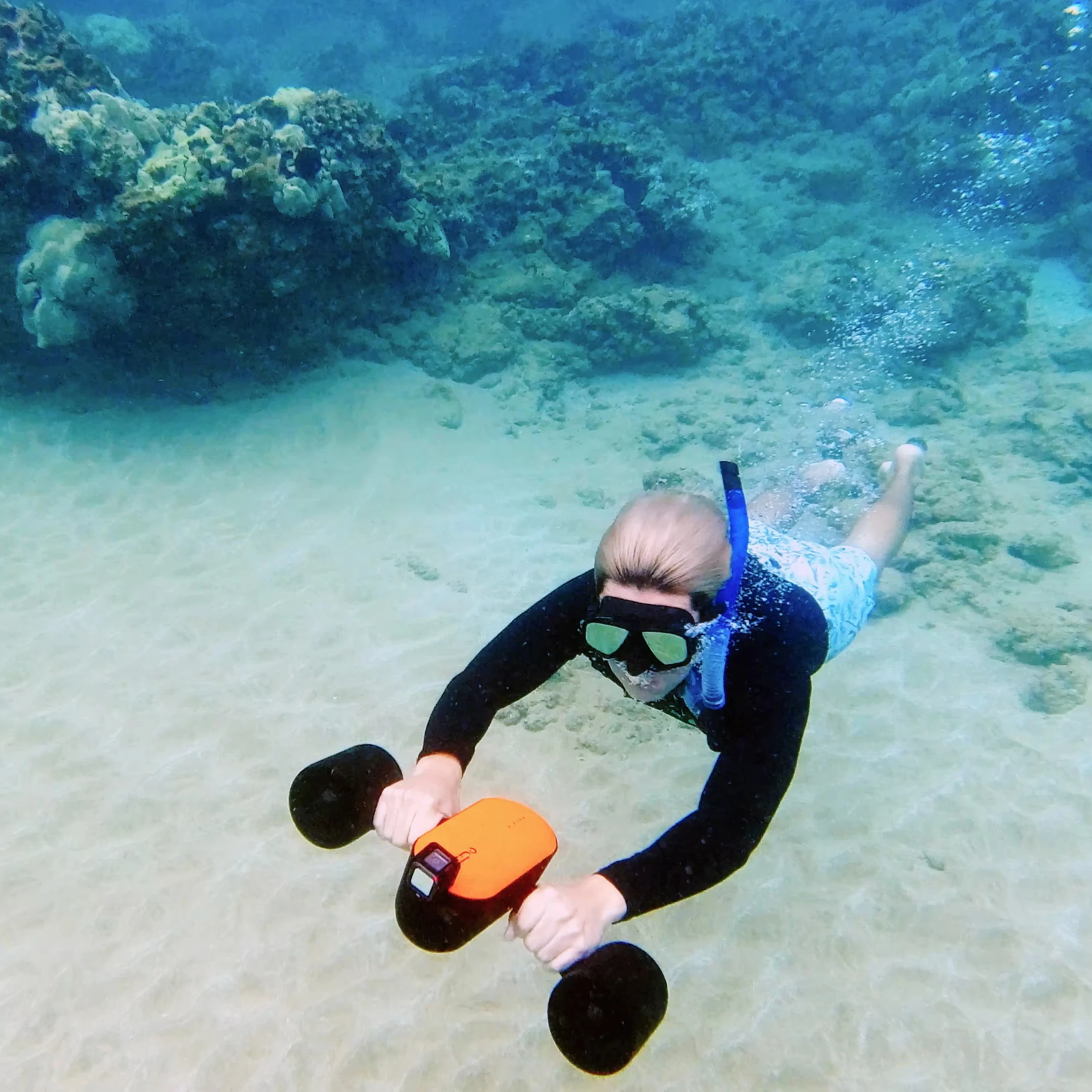 Подводный скутер Sinodiving мощностью 350 Вт, для погружений на глубину до 30 м, для дайвинга и использования в бассейне.
Подводный скутер Sinodiving мощностью 350 Вт, для погружений на глубину до 30 м, для дайвинга и использования в бассейне.