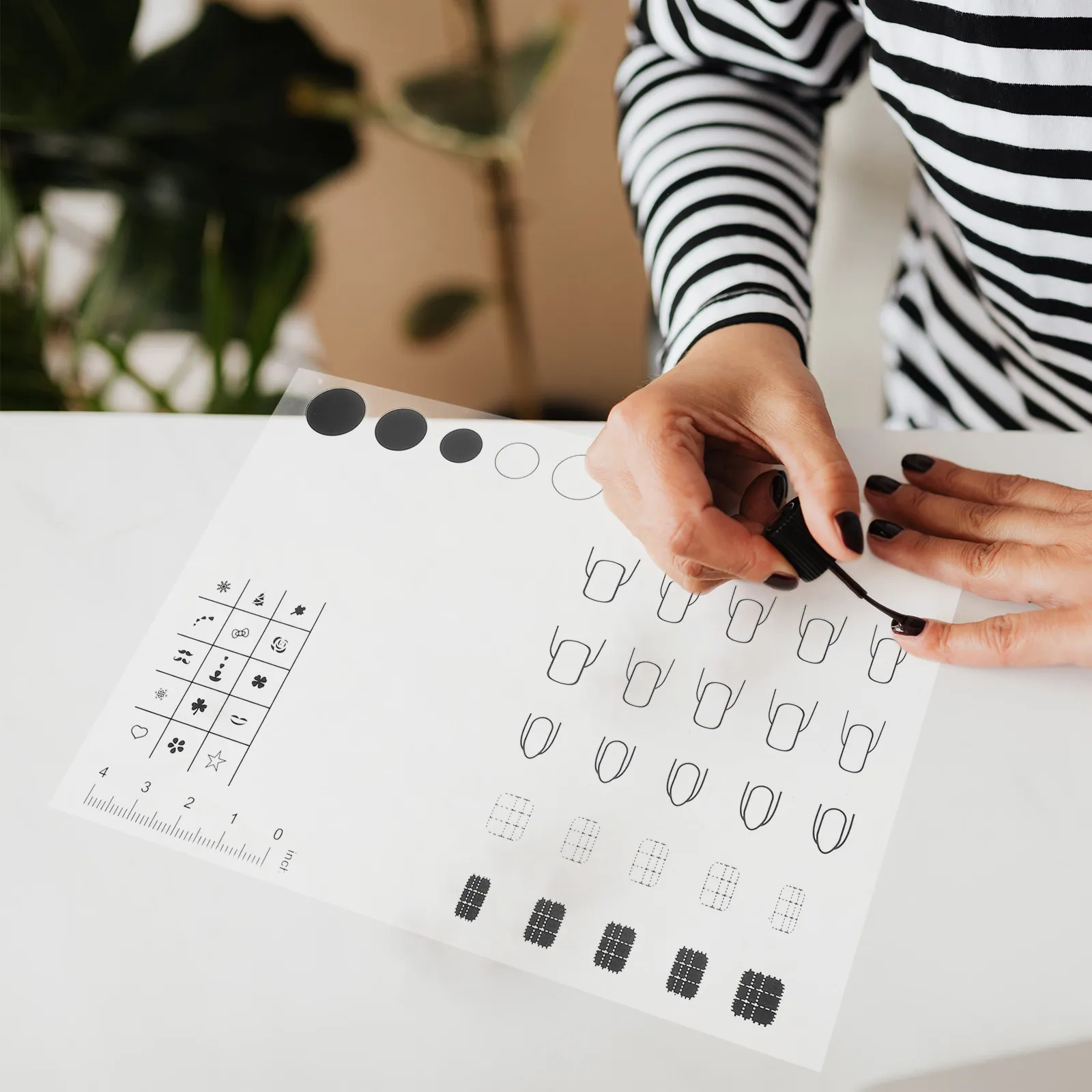 2Pcs Nail Art Training Mat Soft Silicone Practice Sheet for Salon Nail Polish Stamping Drawing Professional Manicure Tech
2Pcs Nail Art Training Mat Soft Silicone Practice Sheet for Salon Nail Polish Stamping Drawing Professional Manicure Tech