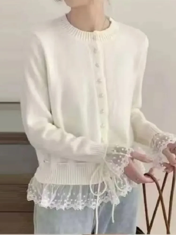 Женский элегантный вязаный свитер с кружевной отделкой, новинка 2025 года, модная куртка с круглым вырезом и завязкой на талии, осенние универсальные повседневные однобортные топы
Женский элегантный вязаный свитер с кружевной отделкой, новинка 2025 года, модная куртка с круглым вырезом и завязкой на талии, осенние универсальные повседневные однобортные топы