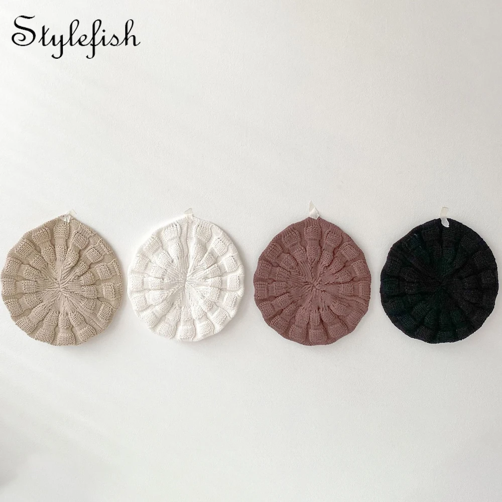 Autumn and winter new style baby clothes 0-3 years old baby clothes, baby boys and girls knitted hats, pullover earcaps, berets
Autumn and winter new style baby clothes 0-3 years old baby clothes, baby boys and girls knitted hats, pullover earcaps, berets