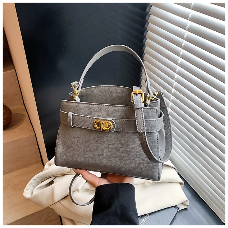 2025 Crocodile-Embossed Mini Square Bag for Women Genuine Leather Adjustable Crossbody Strap with Lock Closure Top Handle
2025 Crocodile-Embossed Mini Square Bag for Women Genuine Leather Adjustable Crossbody Strap with Lock Closure Top Handle