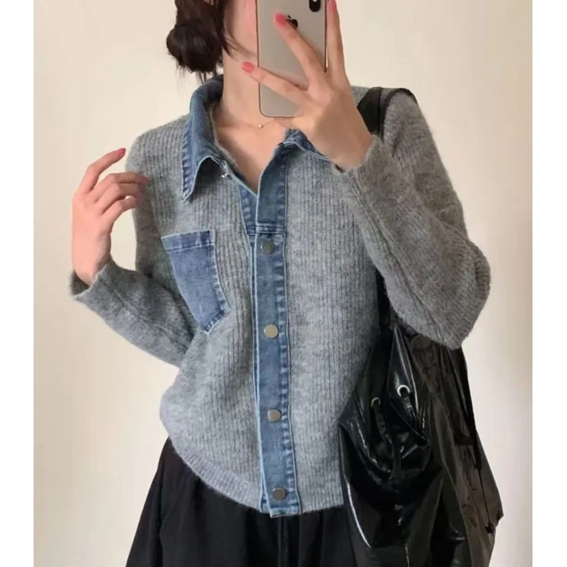 2026 New Korean Style Neck Splicing Denim Unique Design Knitted Long Sleeve Sweater Cardigan Outerwear Women Casual Style
2026 New Korean Style Neck Splicing Denim Unique Design Knitted Long Sleeve Sweater Cardigan Outerwear Women Casual Style