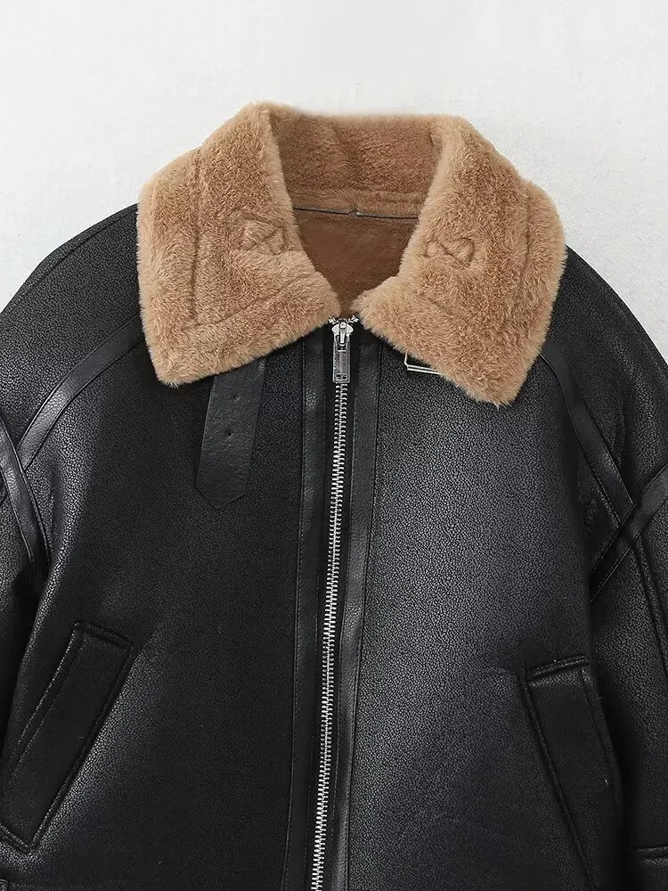 2025 winter new women's European and American style clothing, fashionable lapel double-sided short leather jacket.
2025 winter new women's European and American style clothing, fashionable lapel double-sided short leather jacket.