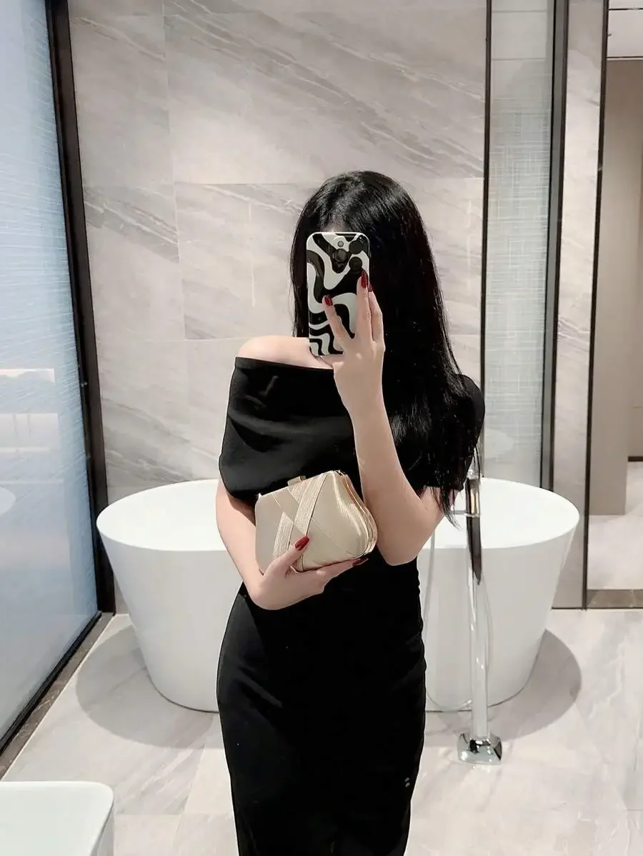 Elegant Mini Clutch Bag With Rhinestone Decor For Evening Party Wedding
Elegant Mini Clutch Bag With Rhinestone Decor For Evening Party Wedding
