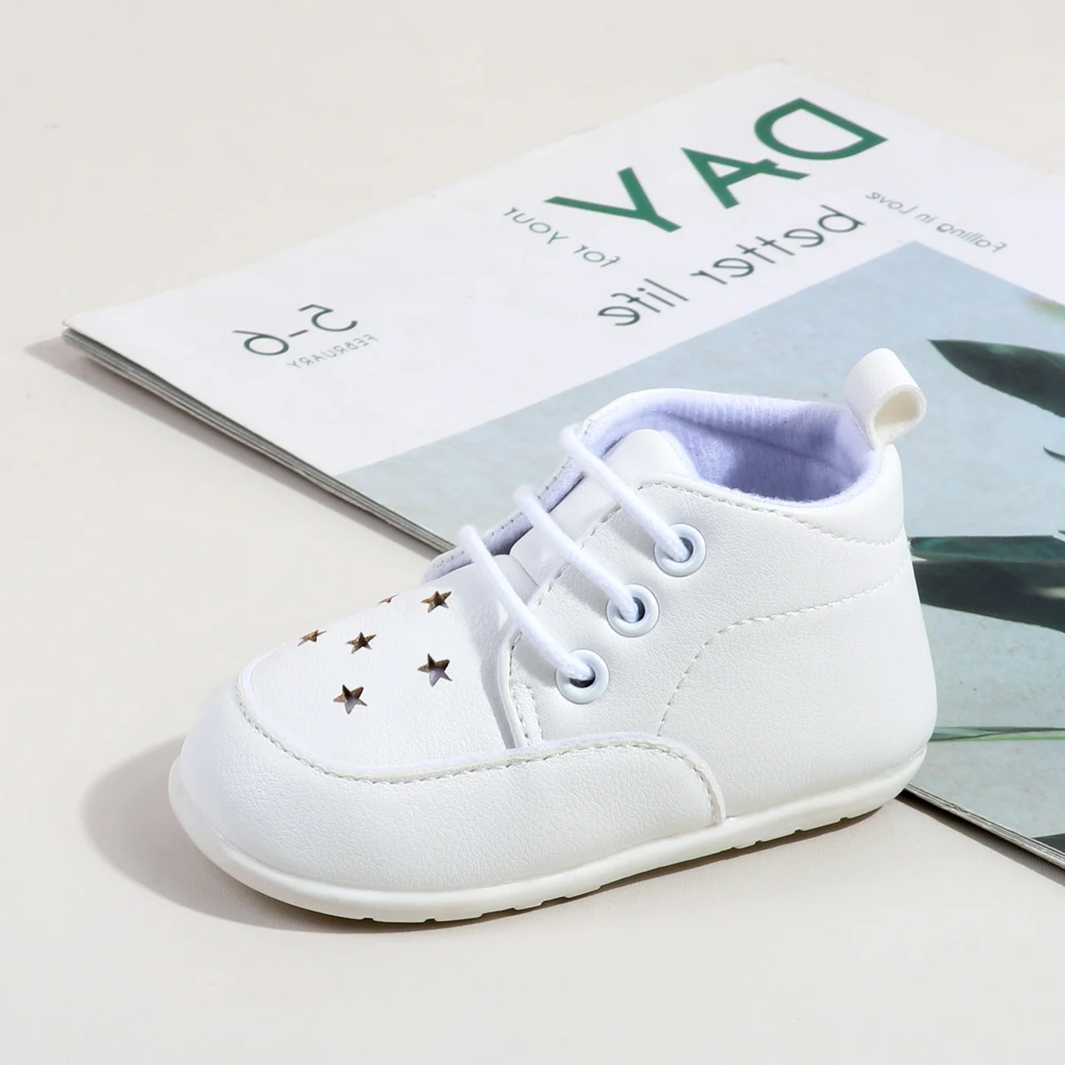 Newborn Casual Sports Shoes With Non Slip Leather Surface And Soft Soles Fashionable British Style Baby Walking Shoes
Newborn Casual Sports Shoes With Non Slip Leather Surface And Soft Soles Fashionable British Style Baby Walking Shoes