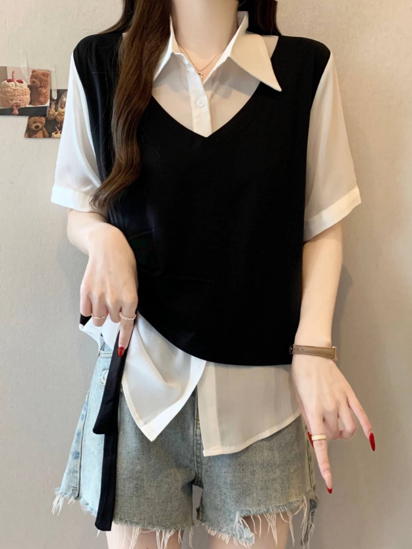 Slimming Design Sense Neck Short Sleeve Shirt Women's Summer 2026 Large Size Fat MM Padded Fake Two-Piece Vest Top
Slimming Design Sense Neck Short Sleeve Shirt Women's Summer 2026 Large Size Fat MM Padded Fake Two-Piece Vest Top