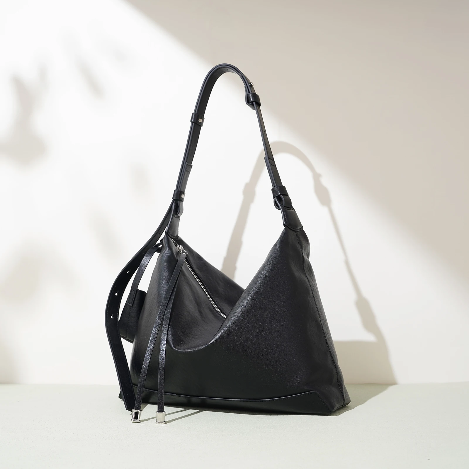 New Messenger Daily Bag Genuine Leather Women Handbag Shoulder Bags Hobos Large-Capacity Baguette Handbags Cowhide Commuter Tote
New Messenger Daily Bag Genuine Leather Women Handbag Shoulder Bags Hobos Large-Capacity Baguette Handbags Cowhide Commuter Tote