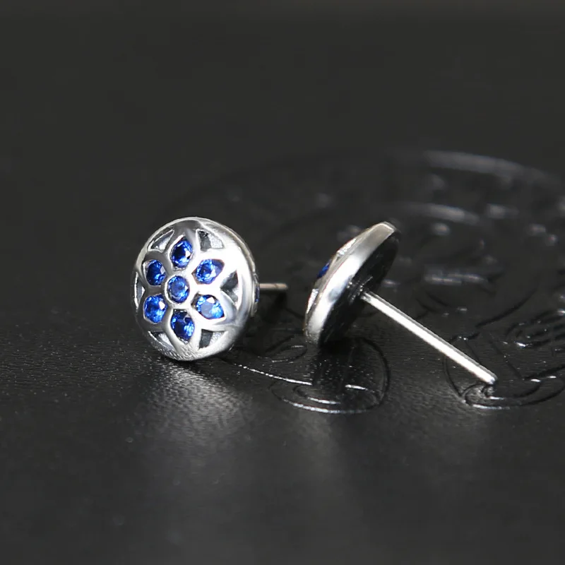 Japanese and Korean punk 925 silver earrings for women, simple cherry blossom accessories, temperament Korean version, student p
Japanese and Korean punk 925 silver earrings for women, simple cherry blossom accessories, temperament Korean version, student p