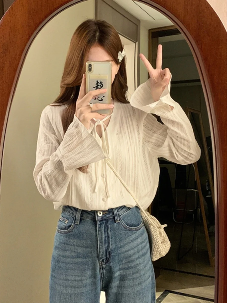 Ele White Bell Sve Long Sve V Ne Design irt Women Sweet Beautiful Small Top Korean Sle Straight Cut Commute
Ele White Bell Sve Long Sve V Ne Design irt Women Sweet Beautiful Small Top Korean Sle Straight Cut Commute
