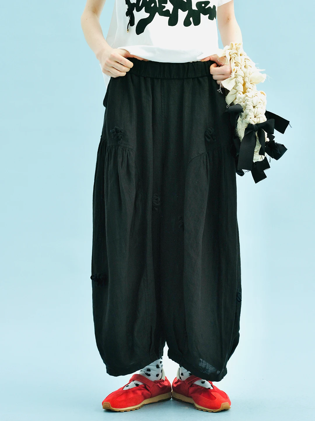 2025 imakokoni Summer Artistic Loose Ramie Handmade Hook Flower thigh pants 255003
2025 imakokoni Summer Artistic Loose Ramie Handmade Hook Flower thigh pants 255003