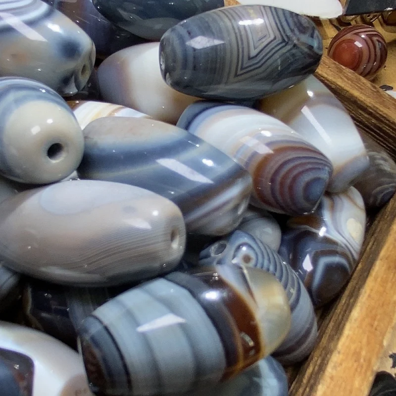 In Stock Wholesale Natural Sardonyx Large Beads Blue Qing Agate Jujube Beads Buddha Beads Pendant Hanging Decoration Neck Jewelr
In Stock Wholesale Natural Sardonyx Large Beads Blue Qing Agate Jujube Beads Buddha Beads Pendant Hanging Decoration Neck Jewelr