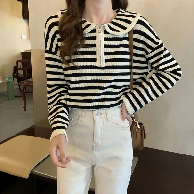 Loose Lazy Style Striped Pullover Long Sleeves for Women Autumn Winter New Design Knitted Top
Loose Lazy Style Striped Pullover Long Sleeves for Women Autumn Winter New Design Knitted Top