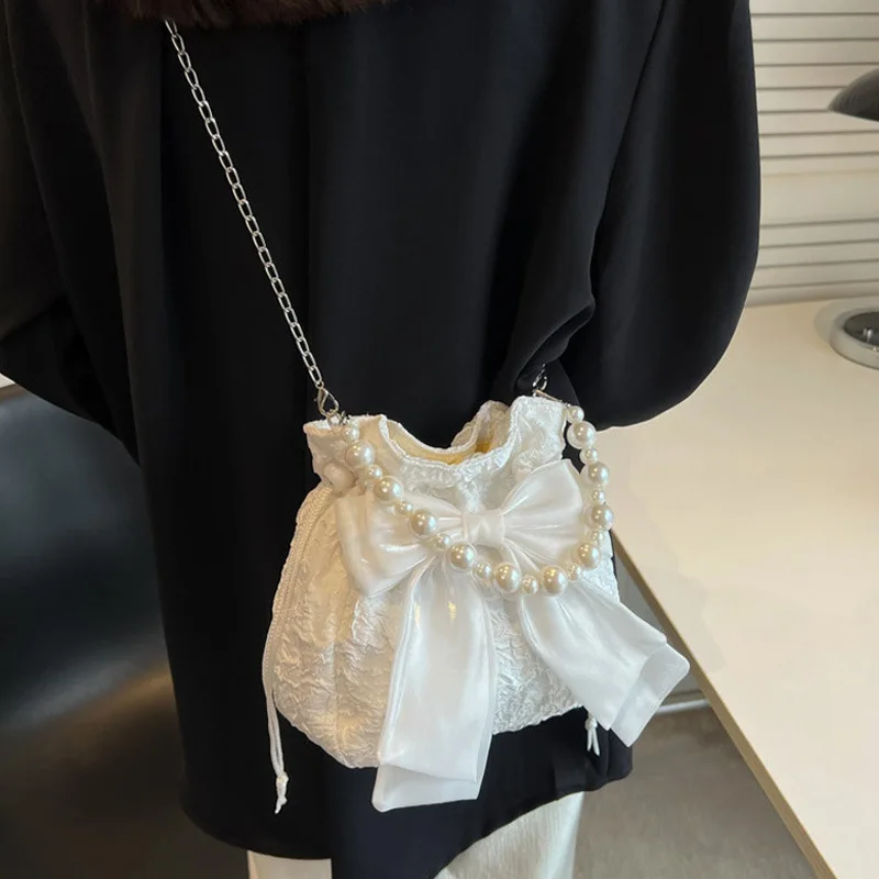 Solid Color Pearl Bag Women 2024 Winter New Fashion Sweet Bow Chain Bucket Drawstring Crossbody Bag Женская Жемчужная Сумка
Solid Color Pearl Bag Women 2024 Winter New Fashion Sweet Bow Chain Bucket Drawstring Crossbody Bag Женская Жемчужная Сумка