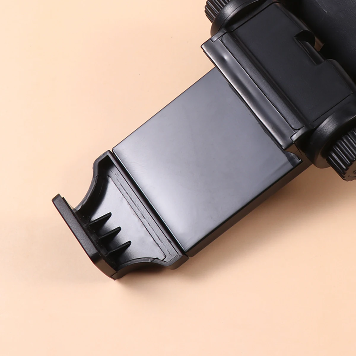 Cellphone Clamp Mobile Phone Gaming Clip Holder Clamp Handle Bracket for Game Controller Gamepad Adjustable Clip (Black)
Cellphone Clamp Mobile Phone Gaming Clip Holder Clamp Handle Bracket for Game Controller Gamepad Adjustable Clip (Black)
