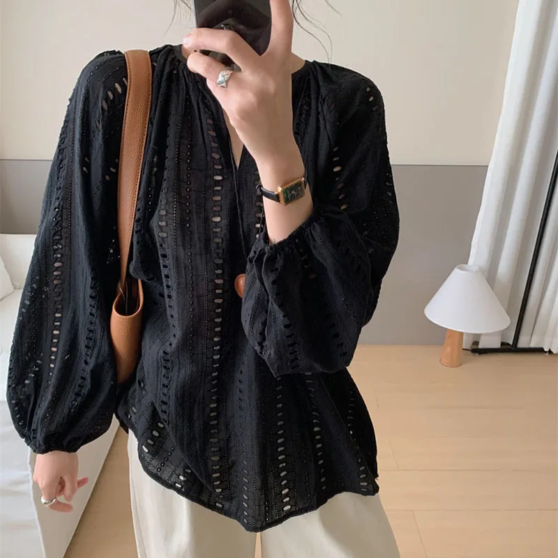 Lucyever Vintage Hollow Out V-Neck Blouses Female All-Match Loose Long Sleeves Shirt Women Arts Style Casual Black White Shirts
Lucyever Vintage Hollow Out V-Neck Blouses Female All-Match Loose Long Sleeves Shirt Women Arts Style Casual Black White Shirts