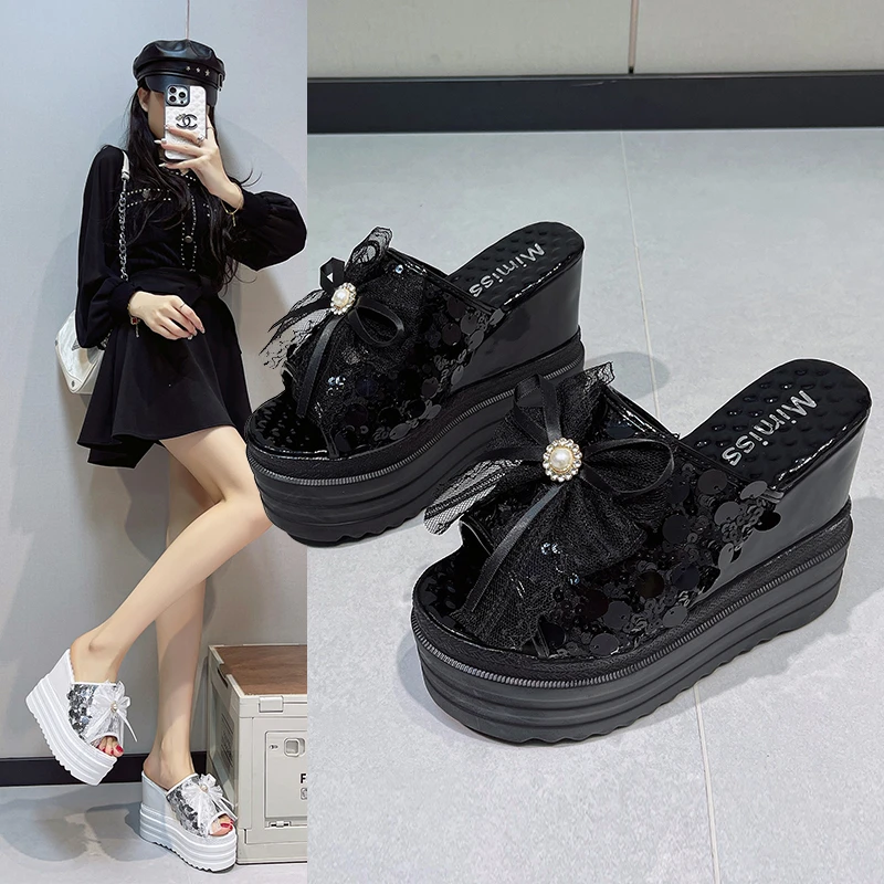 Новые летние женские сандалии на платформе с танкеткой и стразами, скрытый каблук 12 см, толстая подошва, водонепроницаемые
Новые летние женские сандалии на платформе с танкеткой и стразами, скрытый каблук 12 см, толстая подошва, водонепроницаемые