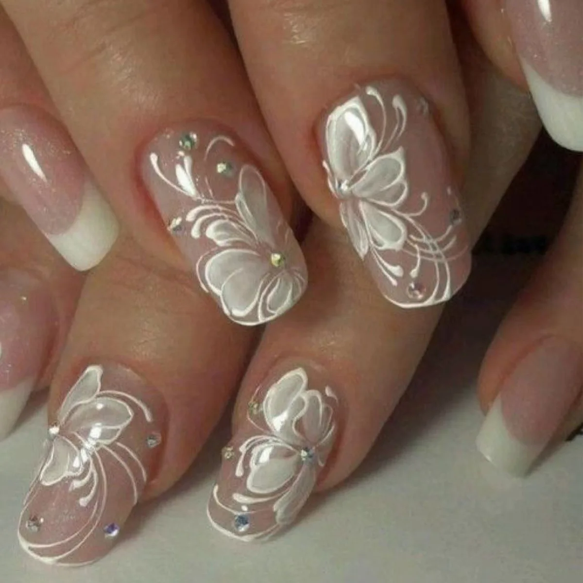 Simple and Fashionable White French Flower Design Chinese Glitter Wearing Manicure Pieces 3D Rhinestone Decoration Manicure
Simple and Fashionable White French Flower Design Chinese Glitter Wearing Manicure Pieces 3D Rhinestone Decoration Manicure