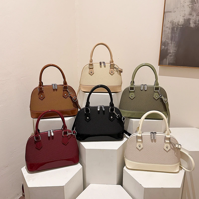 Famous fashion women's zipper crossbody bag, casual portable handbag, luxury designer chain strap shoulder bag
Famous fashion women's zipper crossbody bag, casual portable handbag, luxury designer chain strap shoulder bag