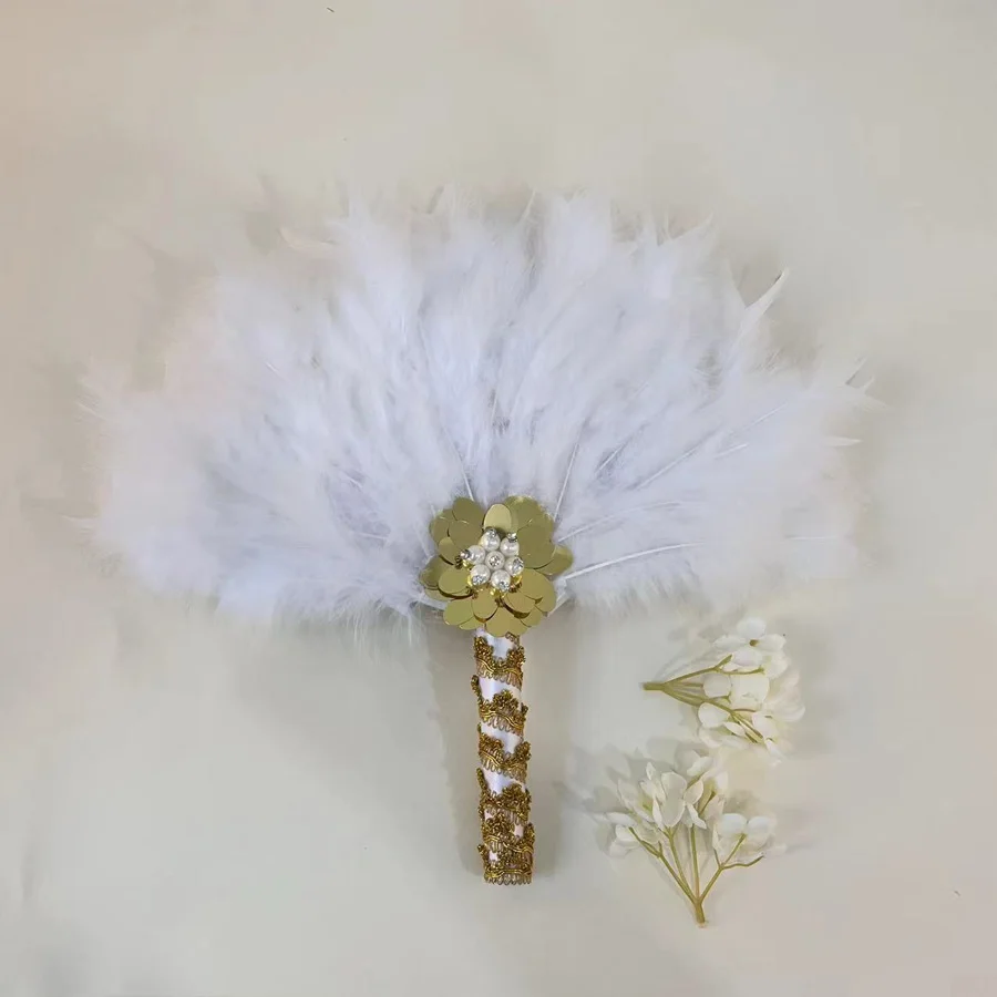 An elegant feather fan, delicate vintage natural feather fan with fringe, wedding anniversary gift, dance props, thoughtful gift
An elegant feather fan, delicate vintage natural feather fan with fringe, wedding anniversary gift, dance props, thoughtful gift
