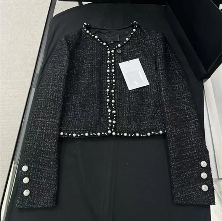 Customization European women's clothing - new summer styles in 2026 Long-sleeved sequined black tweed coat Five-pocket pants set
Customization European women's clothing - new summer styles in 2026 Long-sleeved sequined black tweed coat Five-pocket pants set