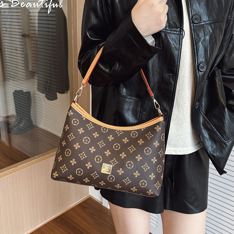 Elegant Women Shoulder Bag PU Leather Material Classic Design with Metal Hardware Adjustable Strap Suitable for Work Party
Elegant Women Shoulder Bag PU Leather Material Classic Design with Metal Hardware Adjustable Strap Suitable for Work Party