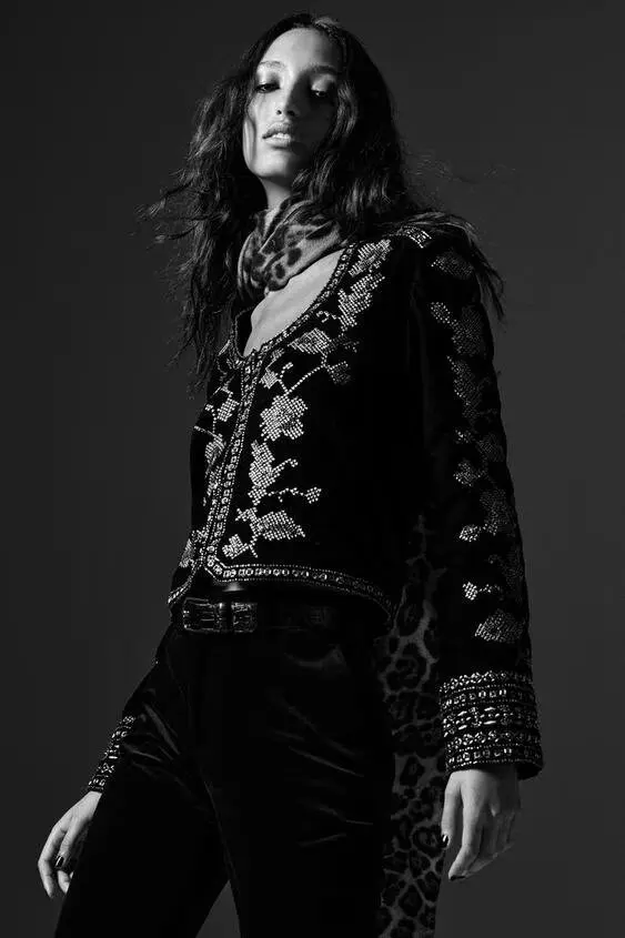 Top BB5835 Autumn/Winter New Product Women's Wear Beaded Embroidered Velvet V-neck Long Sleeve Short Jacket Coat
Top BB5835 Autumn/Winter New Product Women's Wear Beaded Embroidered Velvet V-neck Long Sleeve Short Jacket Coat