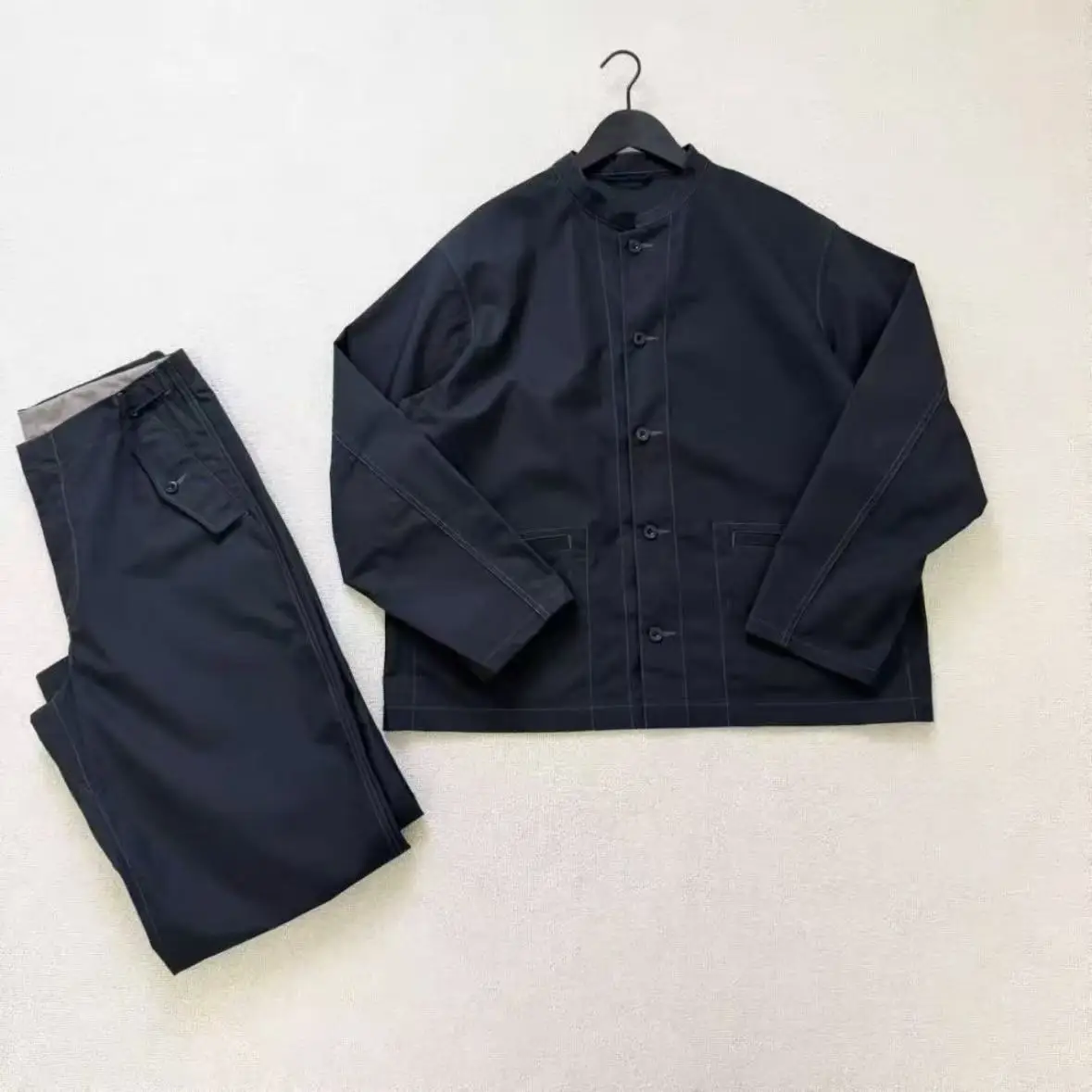 NANAMICA 417 Limited × Hemdjacke mit Bandkragen
NANAMICA 417 Limited × Hemdjacke mit Bandkragen