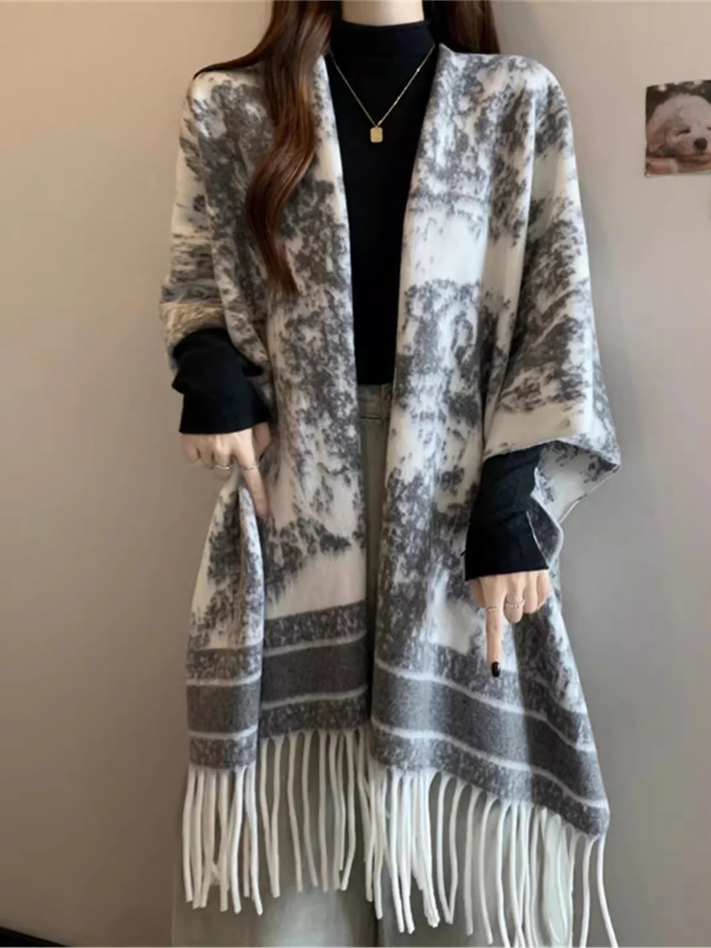 Женское вязаное пальто свободного кроя больших размеров с бахромой в стиле водной росписи, французский стиль, длинный рукав, средней длины, повседневная верхняя одежда
Женское вязаное пальто свободного кроя больших размеров с бахромой в стиле водной росписи, французский стиль, длинный рукав, средней длины, повседневная верхняя одежда