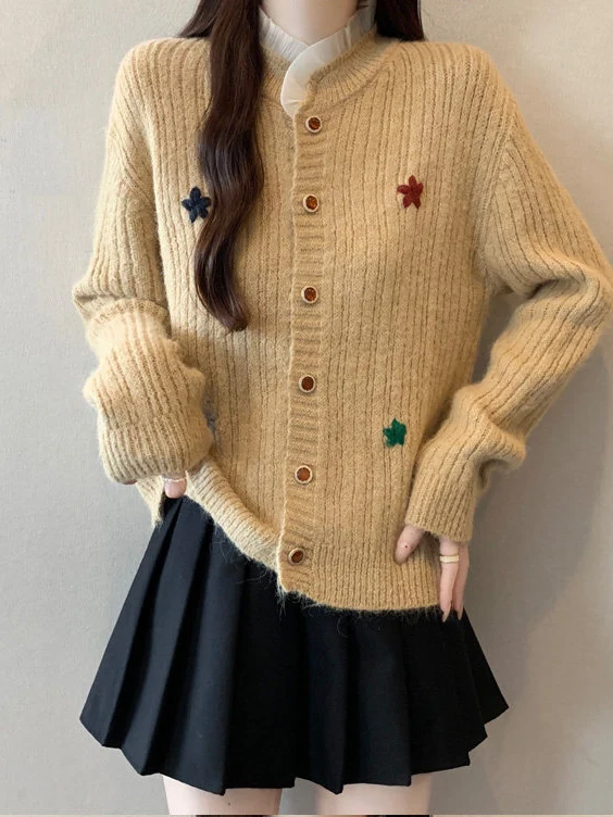 Khaki Floral Embroidery Shoulder Sweater Jacket Women Winter New Large Size Knitted Open Cardigan Fake Two-Piece Comfortable
Khaki Floral Embroidery Shoulder Sweater Jacket Women Winter New Large Size Knitted Open Cardigan Fake Two-Piece Comfortable