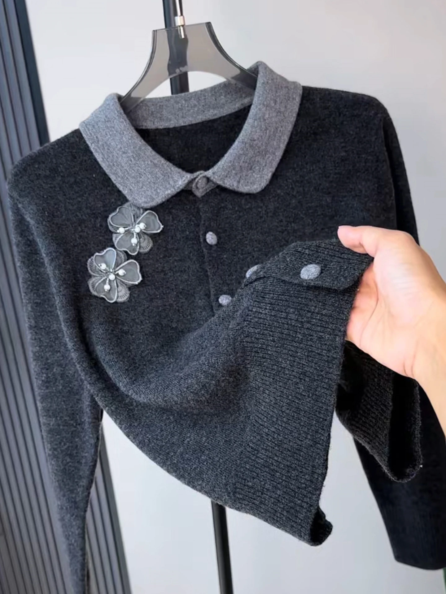 Korean Sle Camere Knitwear Collared Long Sve Casual Ele Autumn Winter Faionable Top Simple Versatile Commute Sui...
Korean Sle Camere Knitwear Collared Long Sve Casual Ele Autumn Winter Faionable Top Simple Versatile Commute Sui...