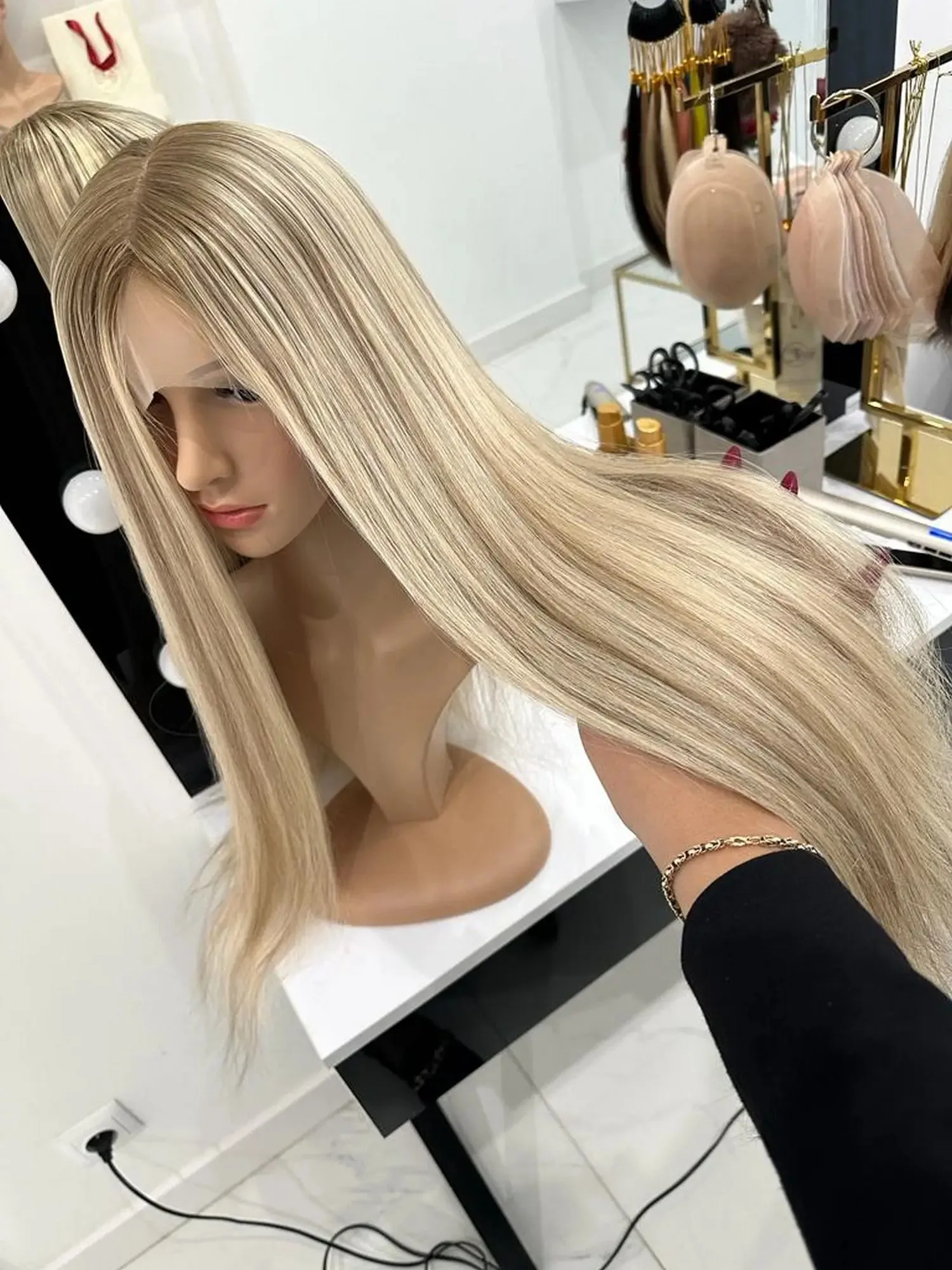 Выделите грязный блондин, прямые парики спереди, 13x4, HD, парик шнурка, синтетический золотистый пепельно-русый, предварительно сорванный, термостойкий, косплей
Выделите грязный блондин, прямые парики спереди, 13x4, HD, парик шнурка, синтетический золотистый пепельно-русый, предварительно сорванный, термостойкий, косплей