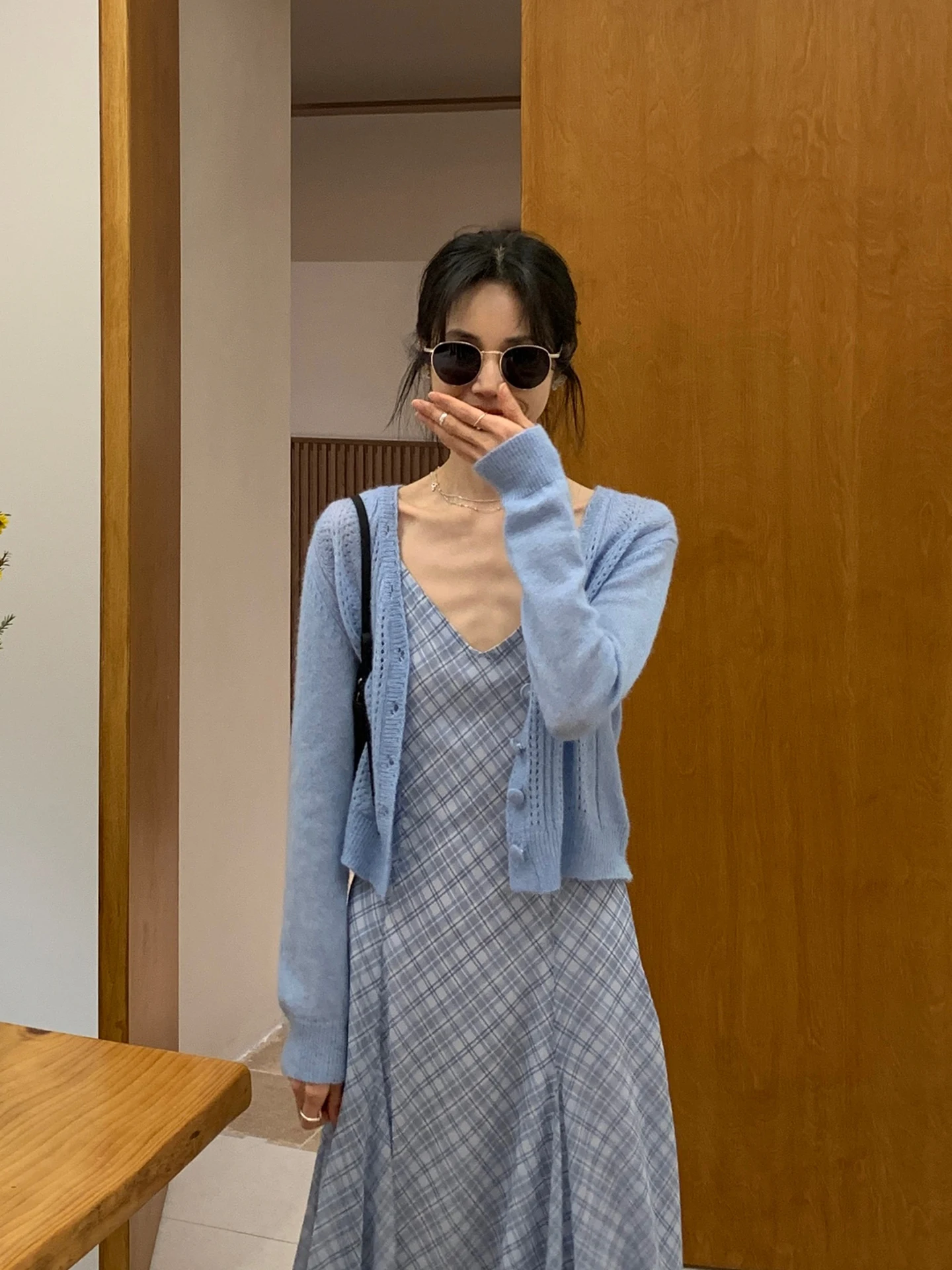 BRIVIN Korean Style Blue Hollow out Knitted Sweater Women's Spring New Lazy Style White Enhancing Thin Cardigan Top
BRIVIN Korean Style Blue Hollow out Knitted Sweater Women's Spring New Lazy Style White Enhancing Thin Cardigan Top