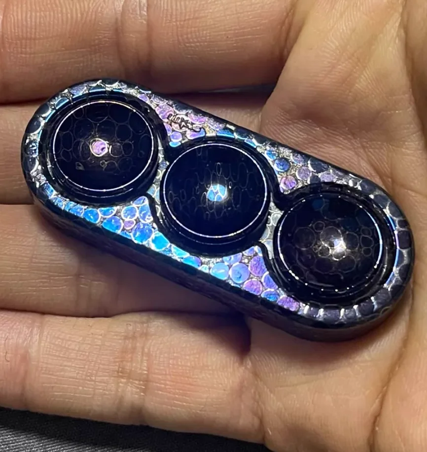 Used EDC Lei Ge Damascus Dragon Scale Pattern Triple Gyroscope fidget spinner metal decompression toy
Used EDC Lei Ge Damascus Dragon Scale Pattern Triple Gyroscope fidget spinner metal decompression toy