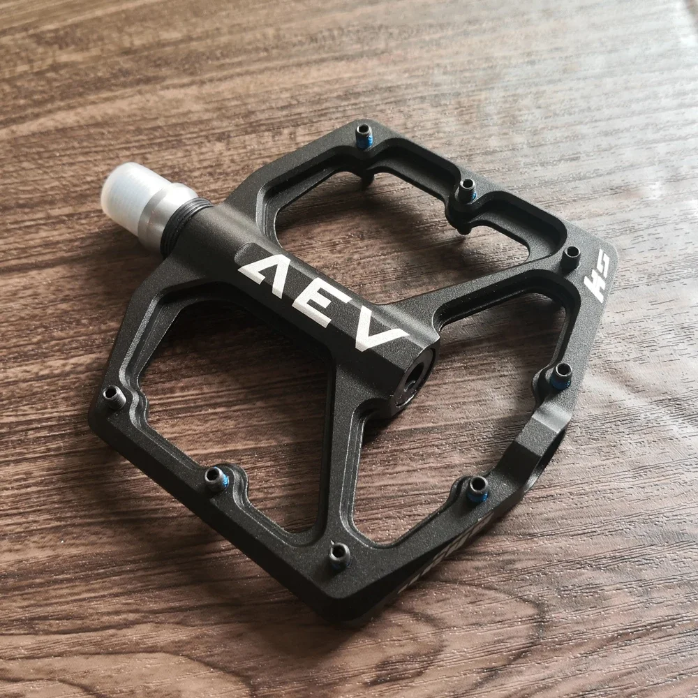 MTB Bicycle Pedal 3 Sealed Bearings Aluminum Alloy Wide Flat XC Bicycle Pedal Ultra Light Bicycle Pedal BMX Parts
MTB Bicycle Pedal 3 Sealed Bearings Aluminum Alloy Wide Flat XC Bicycle Pedal Ultra Light Bicycle Pedal BMX Parts